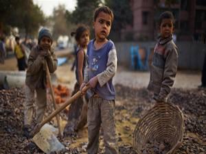 أكثر من 15 مليون طفل يعملون خدما في المنازل