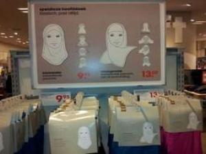 جدل في هولندا بسبب بيع الحجاب في سلسلة محلات شهيرة