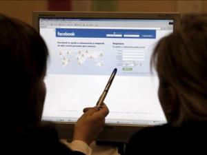 Facebook se suma a Google en pedir permiso para revelar datos sobre espionaje